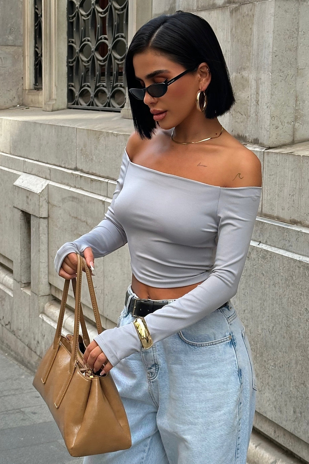 WFT2977B Madonna Yaka Parmak Detaylı Esnek Crop Bluz - Gri - Görsel 2