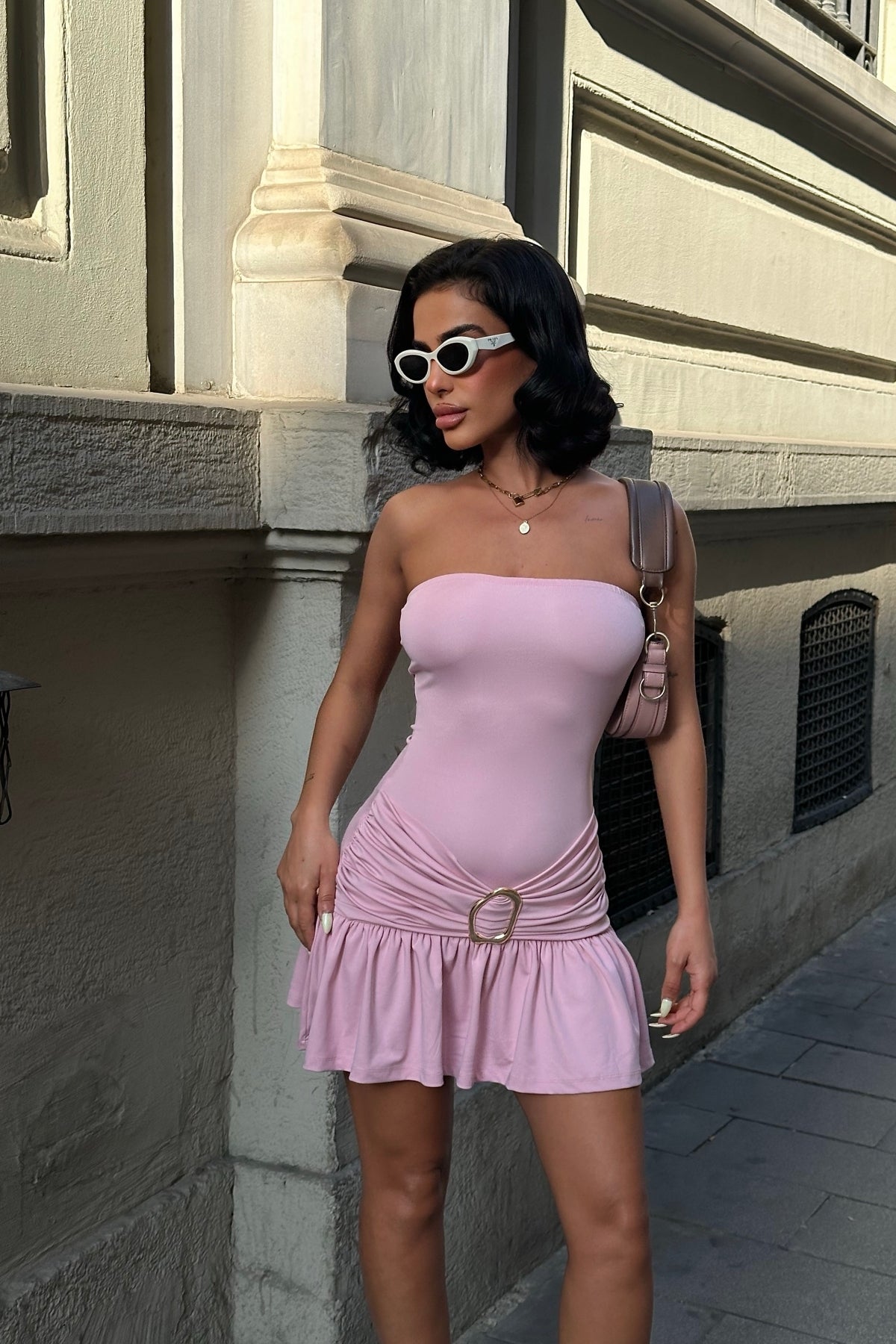 8056 AKSESUARLI STRAPLEZ BÜZGÜLÜ ESNEK KUMAŞ ELBİSE - Pembe - Görsel 4