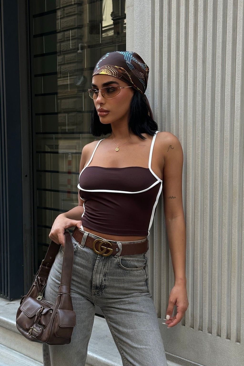 WFT4096 Askılı Kontrast Crop Bluz - Kahverengi - Görsel 6