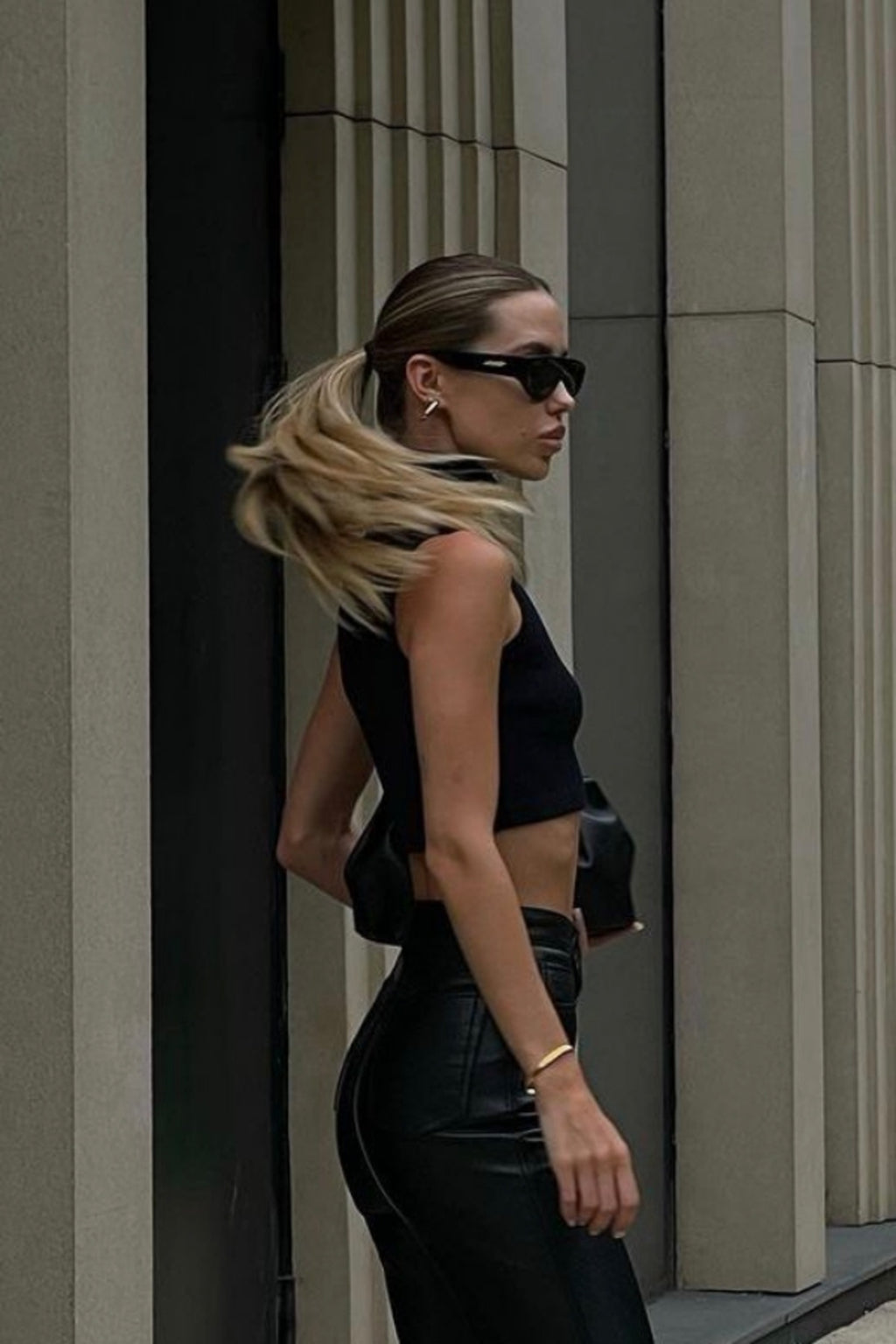 %100 PAMUK FİTİLLİ BOĞAZLI KOLSUZ CROP TOP BLUZ 2978 - Siyah - Görsel 3
