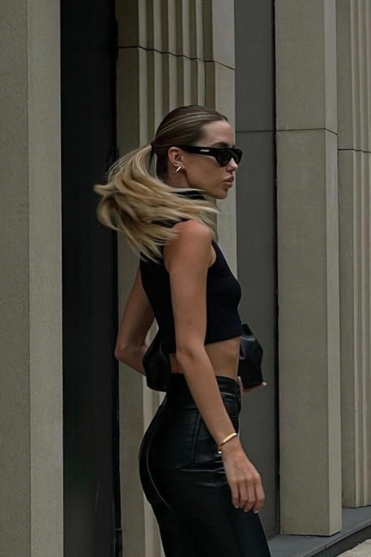 %100 PAMUK FİTİLLİ BOĞAZLI KOLSUZ CROP TOP BLUZ 2978 - Siyah - Görsel 3