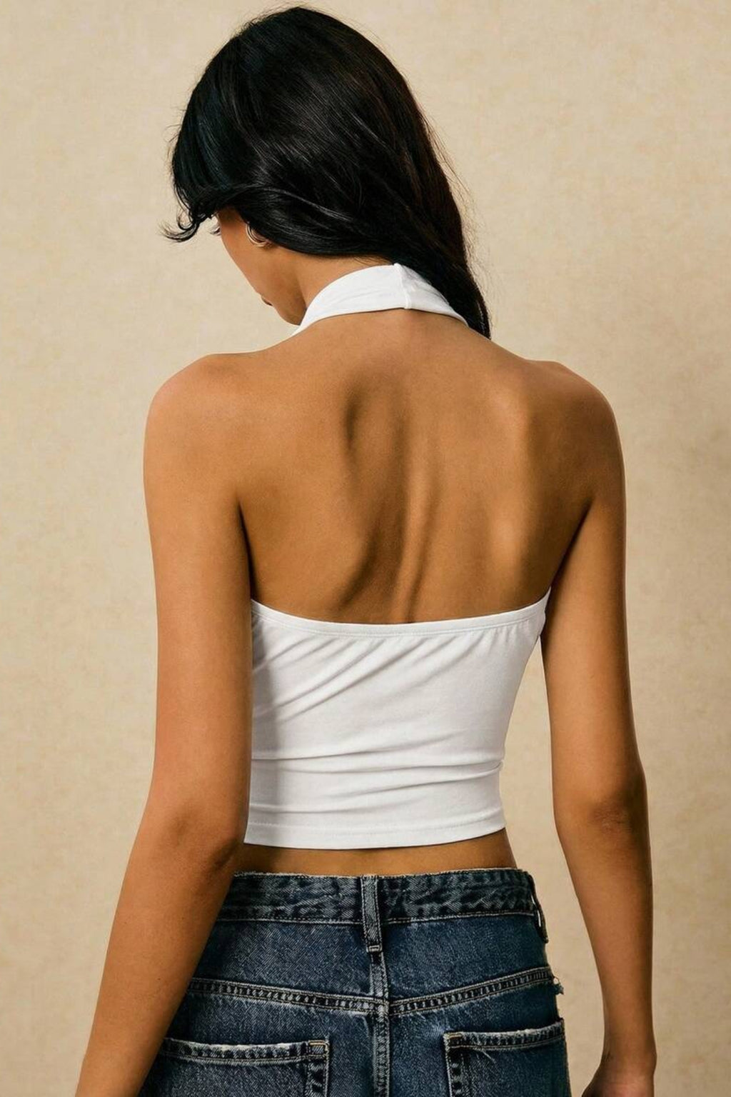 Degaje Yaka Aksesuar Detaylı Crop Bluz - Ekru - Görsel 2