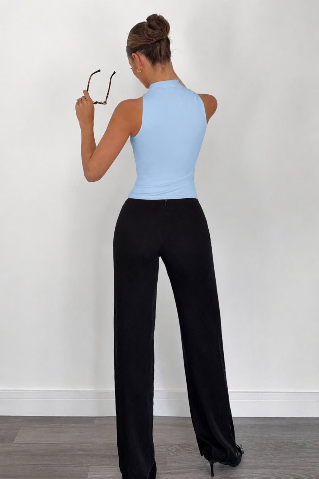 Halter Yaka Aksesuar Detaylı Crop Bluz - Mavi - Görsel 2