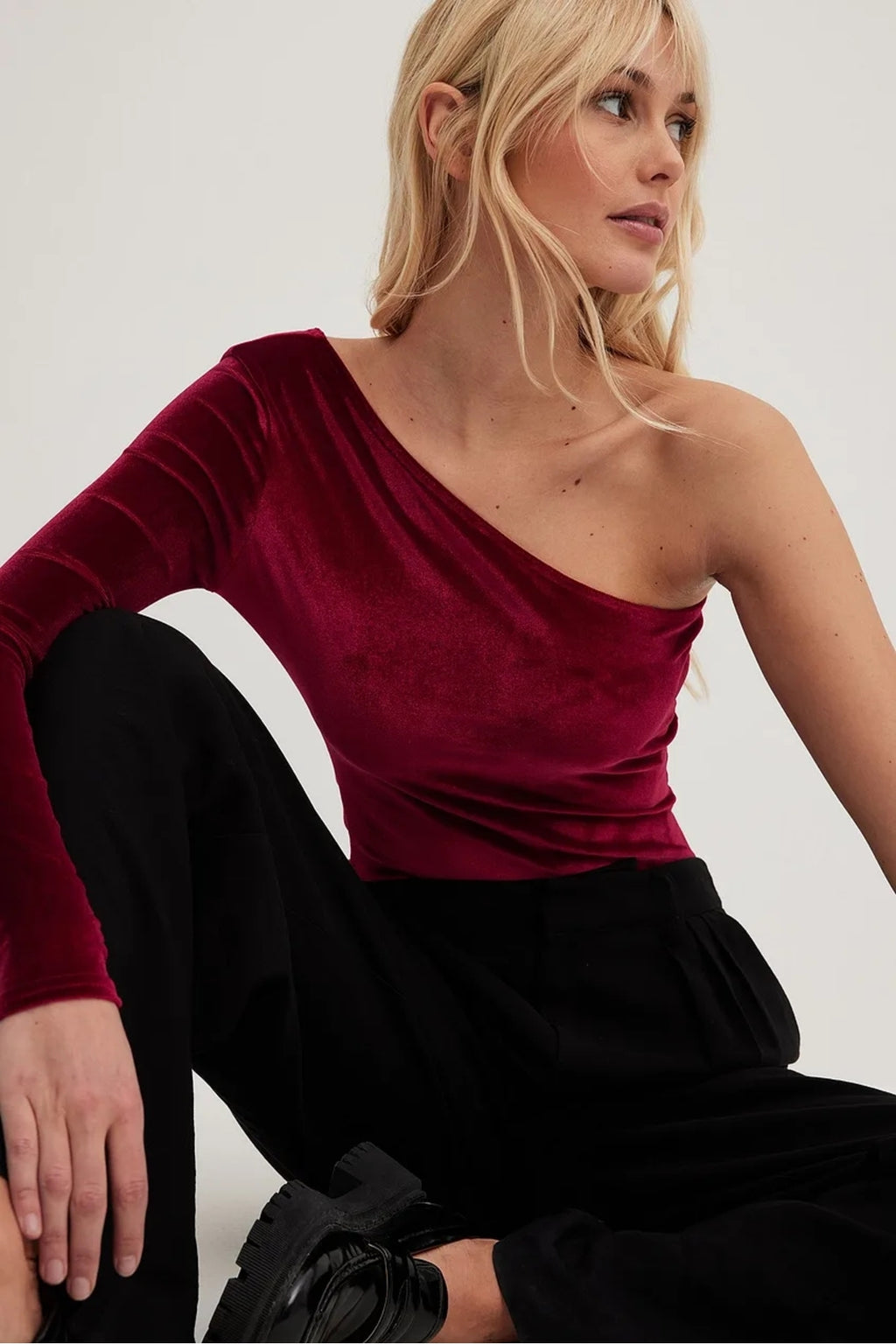 Tek Kol Esnek Kadife Şık Crop Bluz - bordo - Görsel 1