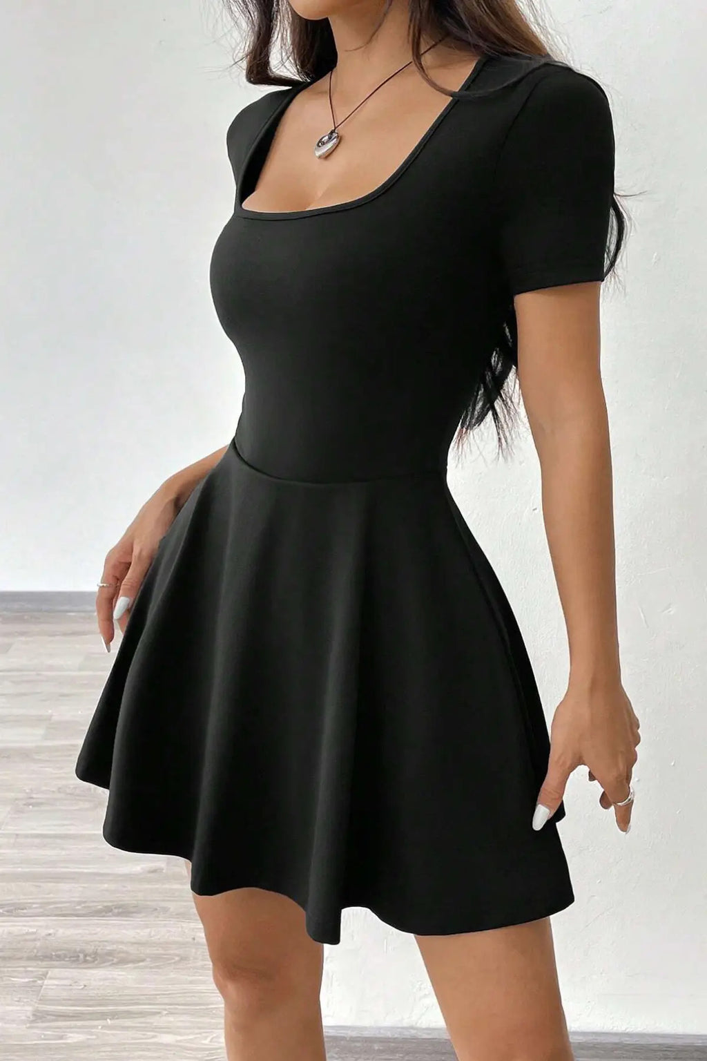 Kare Yaka Kloş Mini Elbise - Siyah - Görsel 4
