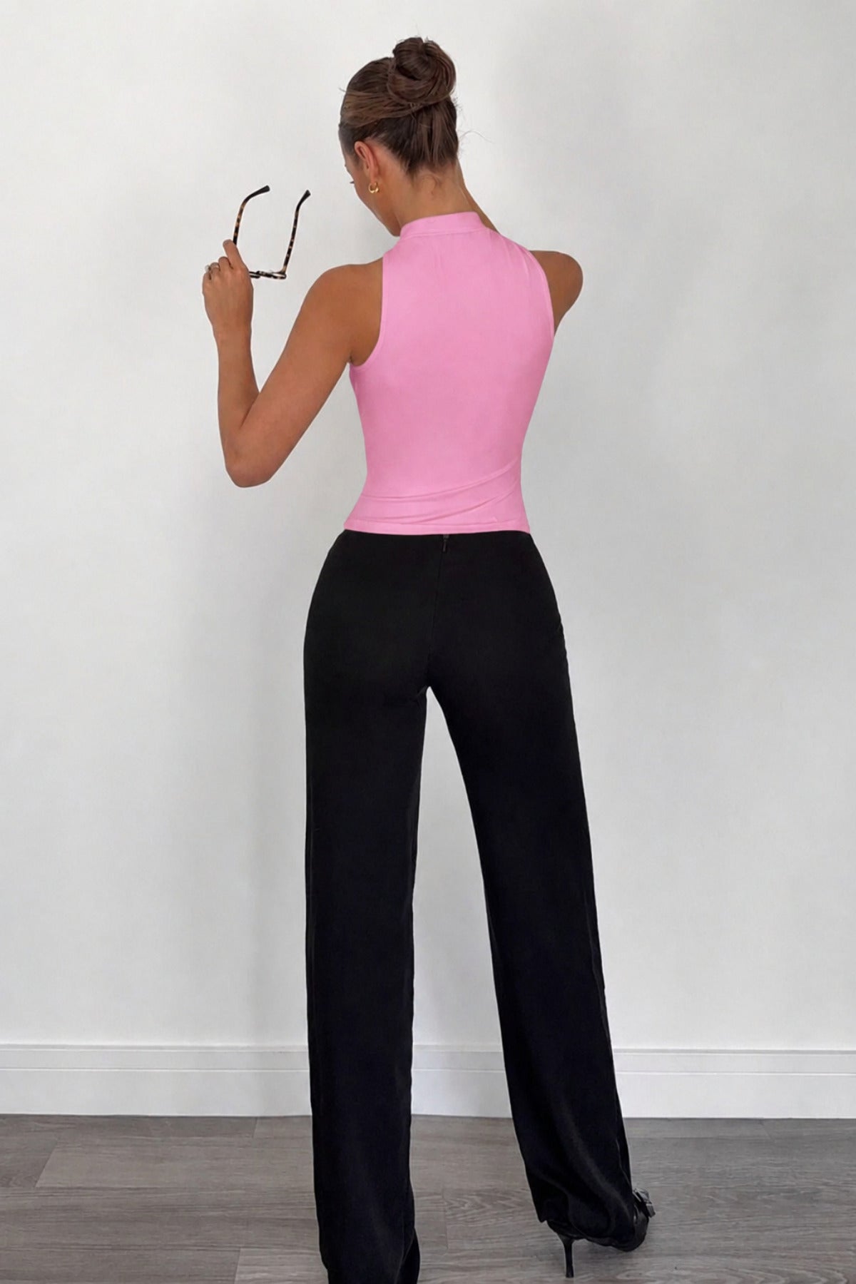 Halter Yaka Aksesuar Detaylı Crop Bluz - Pembe - Görsel 2