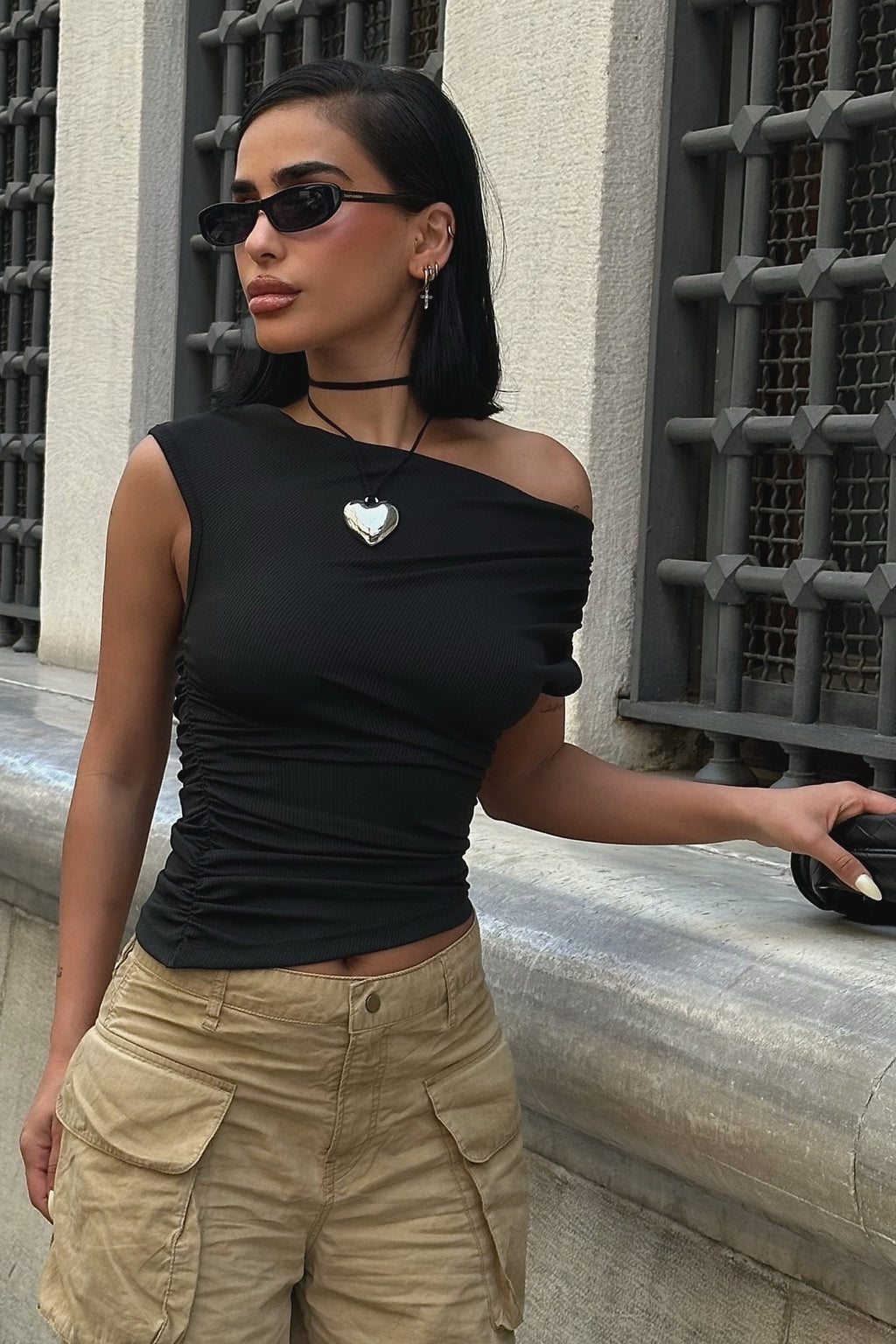 TEK OMZU AÇIK TOPARLAYICI FİTİLLİ KUMAŞ CROP TOP - Siyah - Görsel 4
