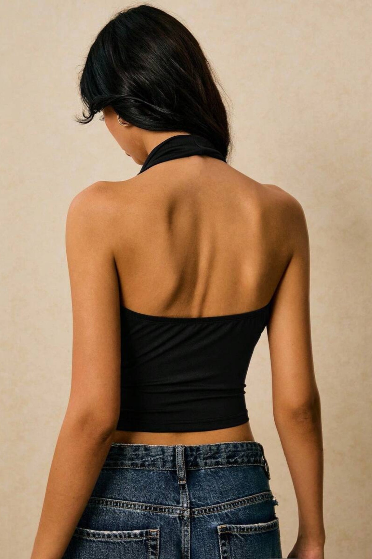 Degaje Yaka Aksesuar Detaylı Crop Bluz - Siyah - Görsel 5
