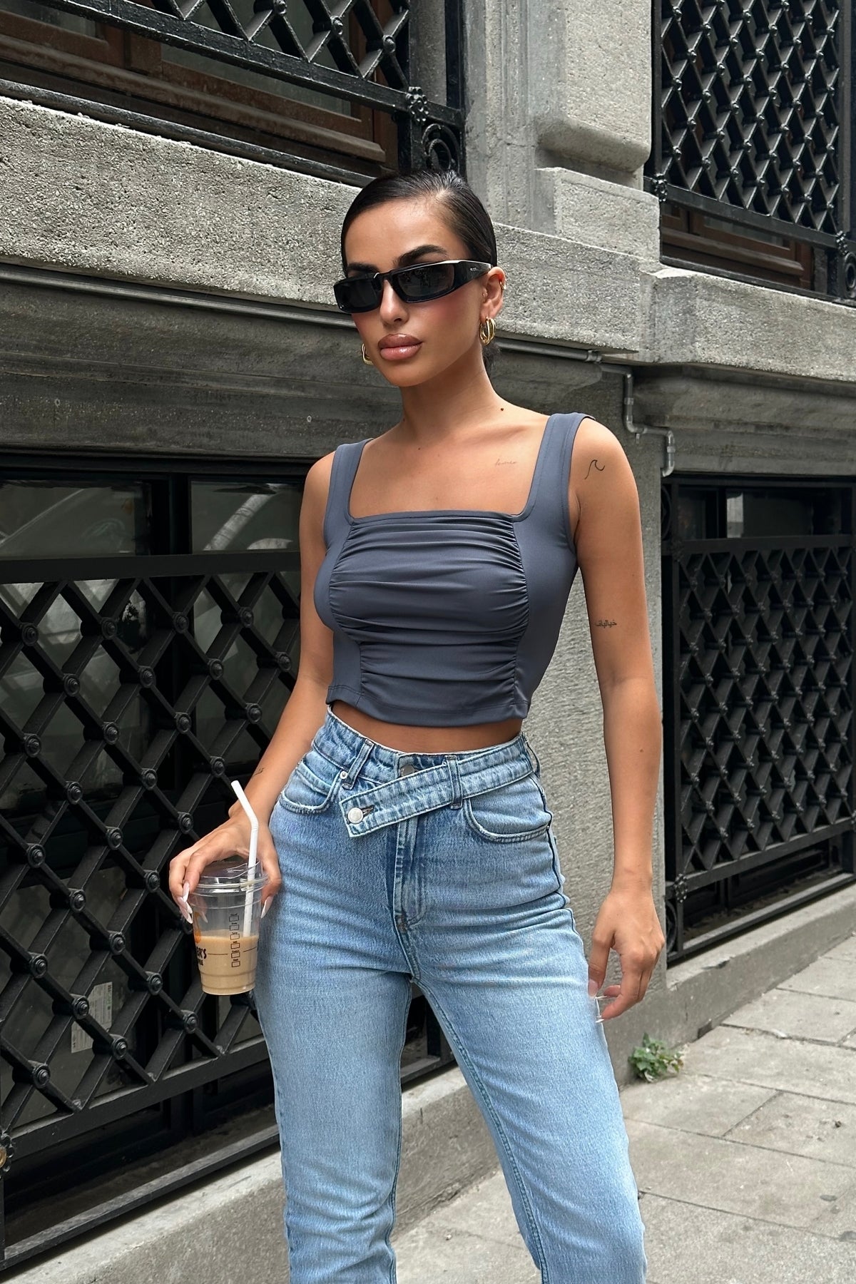 Ön ve Arkası Büzgülü Toparlayıcı Esnek Crop – Füme - 3