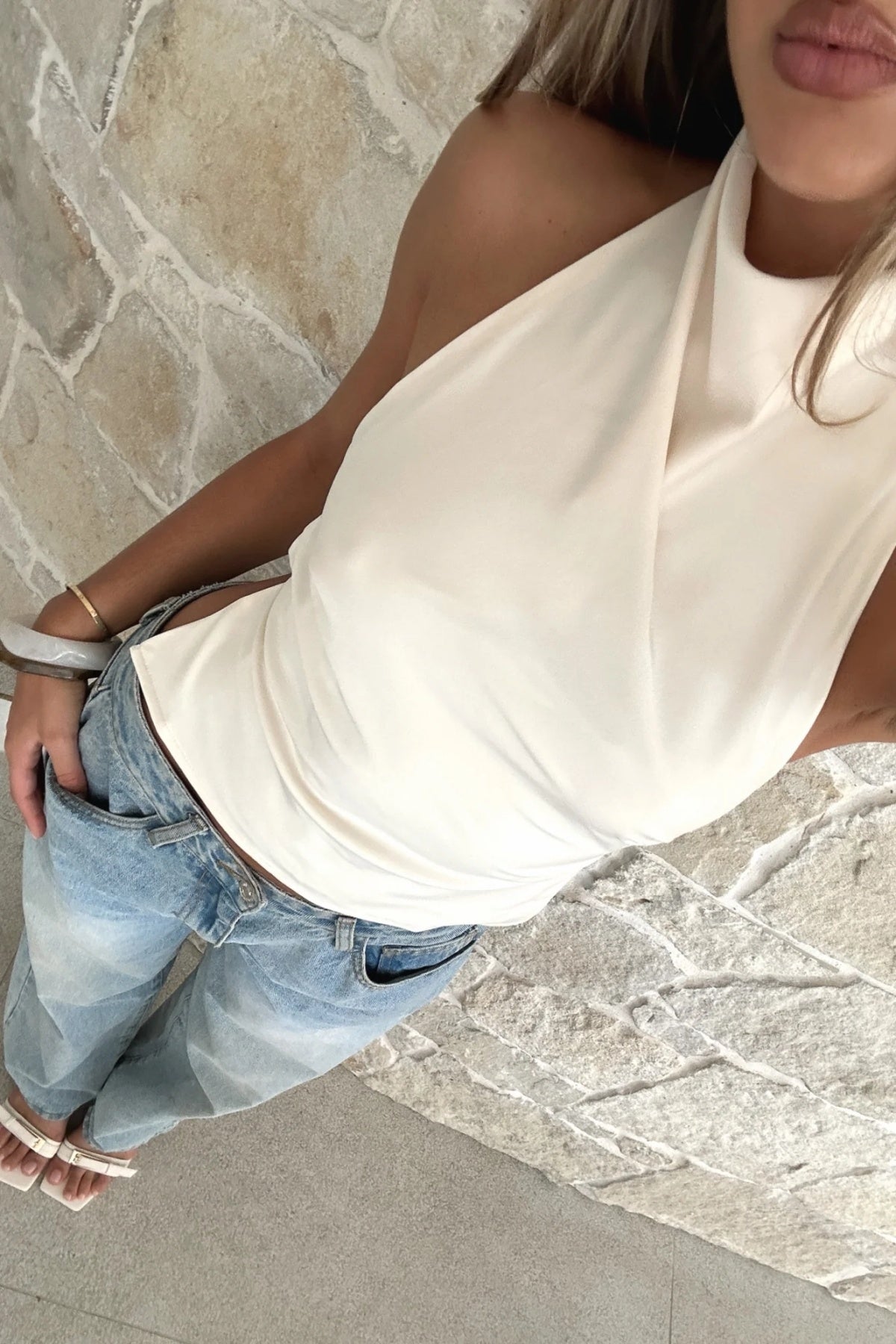 9157 SATEN BOĞAZLI ARKASI AÇIK BLUZ - Ekru - Görsel 1