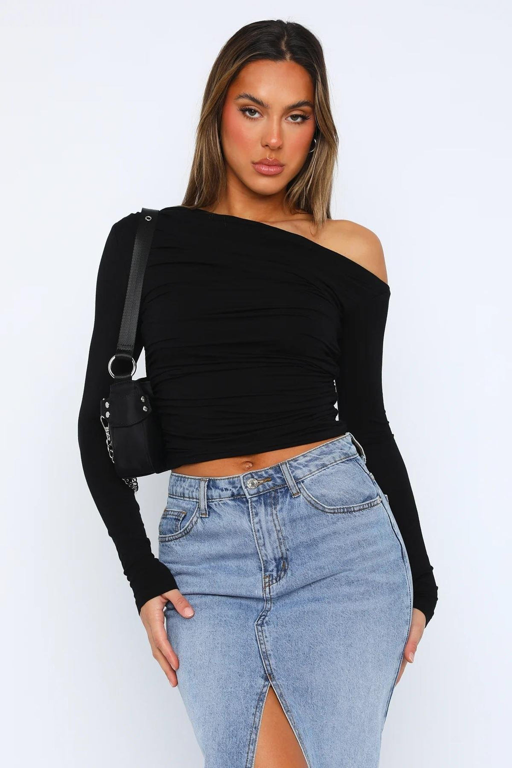 2890 Düşük Omuz Büzgülü Crop Bluz - Siyah