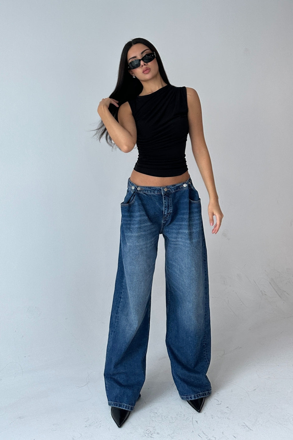 WFT4058 Büzgülü Dökümlü Kolsuz Esnek Kumaşlı Bluz - Siyah - Görsel 6