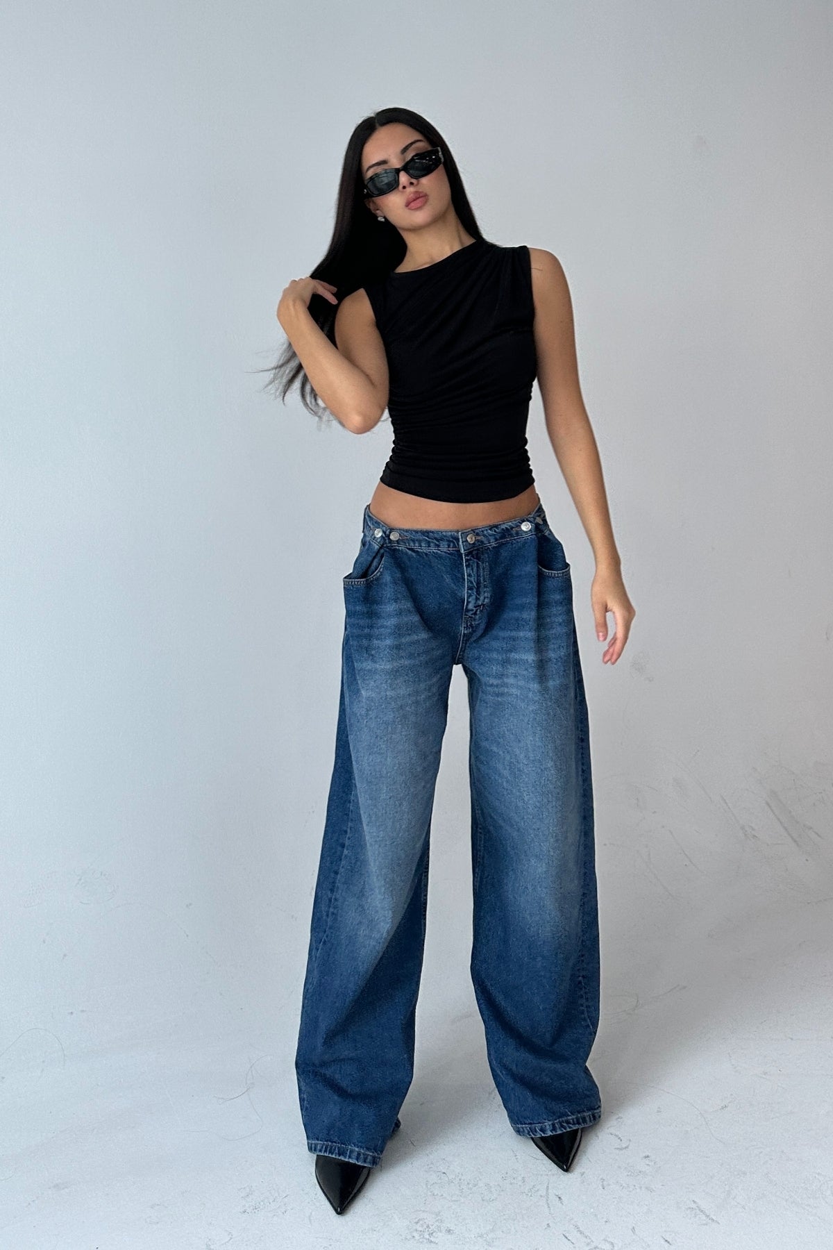WFT4058 Büzgülü Dökümlü Kolsuz Esnek Kumaşlı Bluz - Siyah - Görsel 6