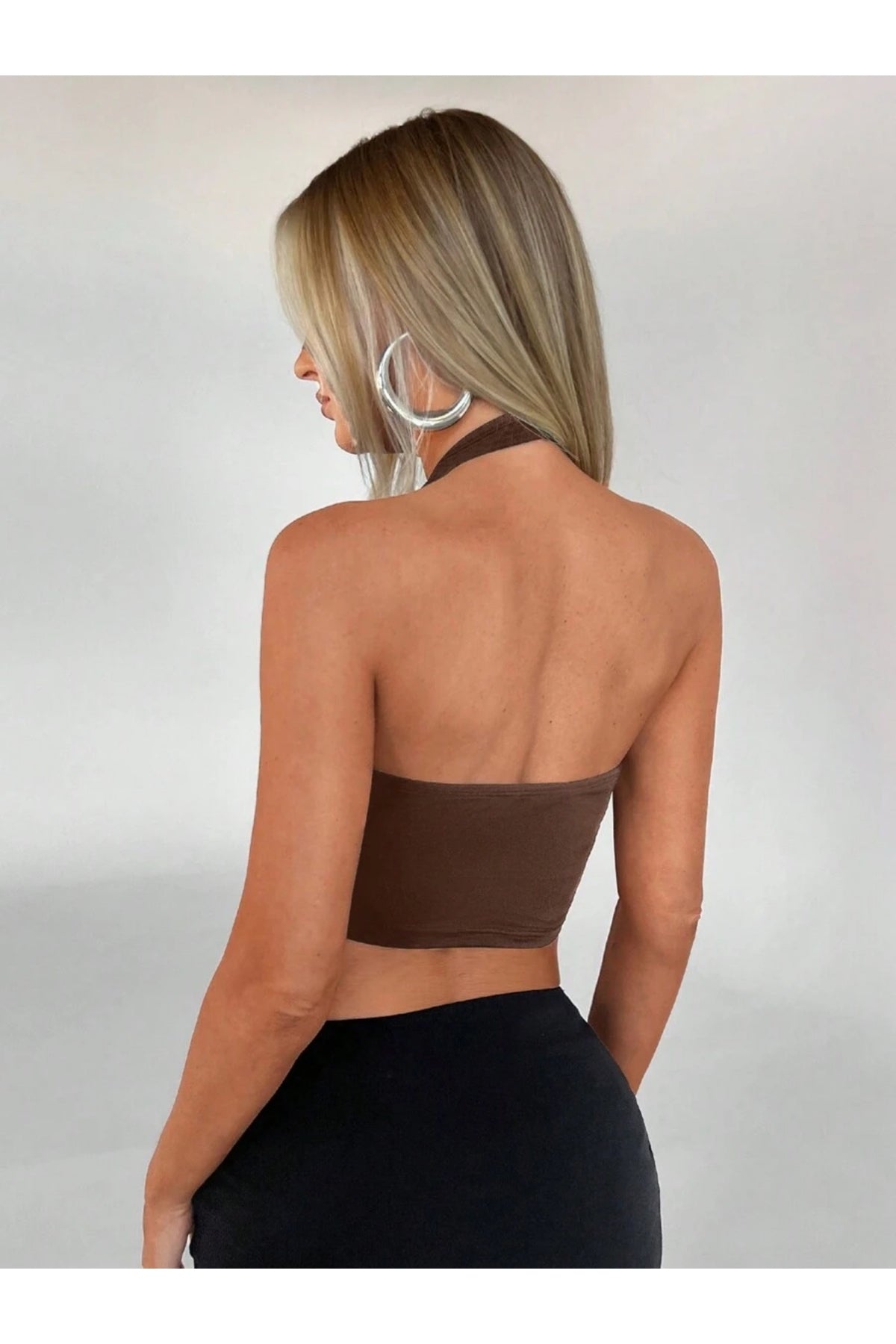 Halter Yaka Toka Detaylı Crop Bluz - Kahverengi - Görsel 2