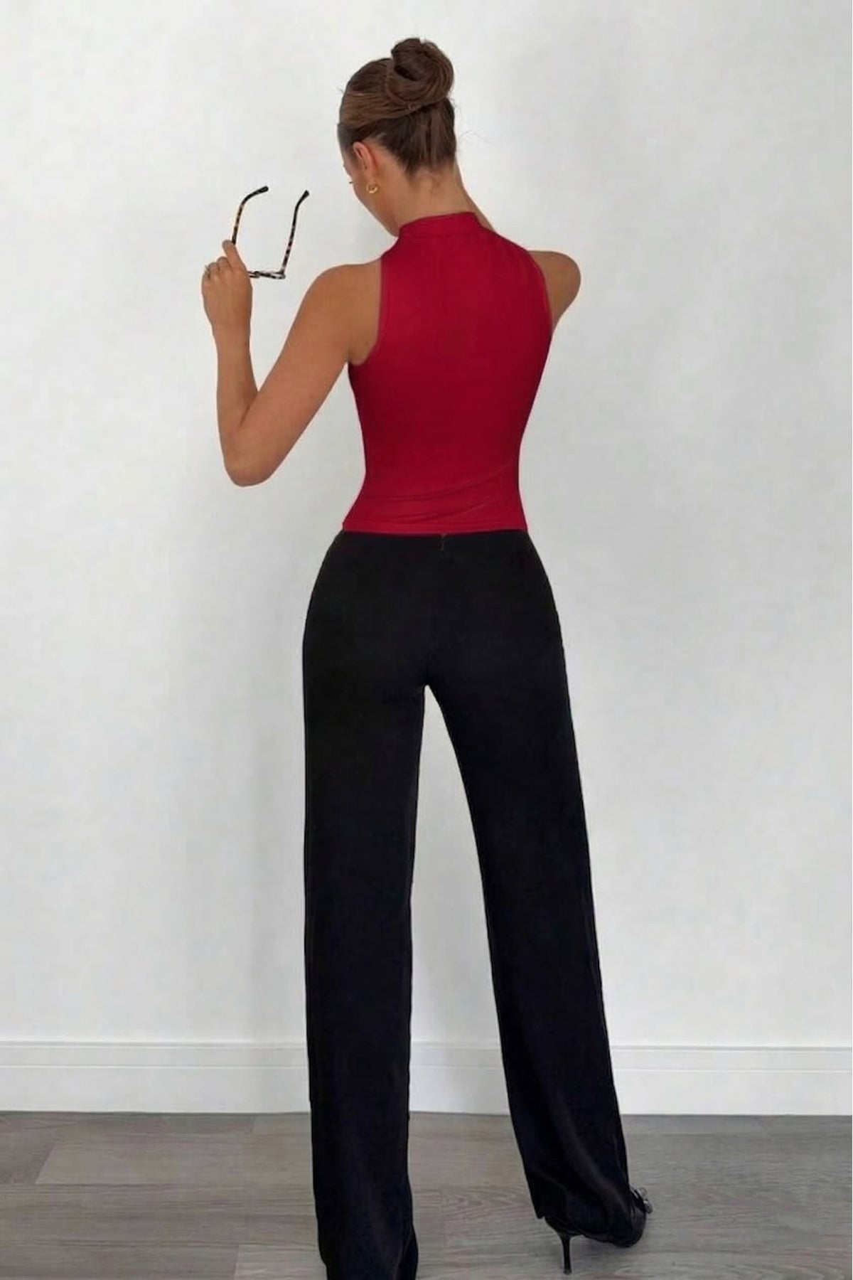 Halter Yaka Aksesuar Detaylı Crop Bluz - Kırmızı - Görsel 2