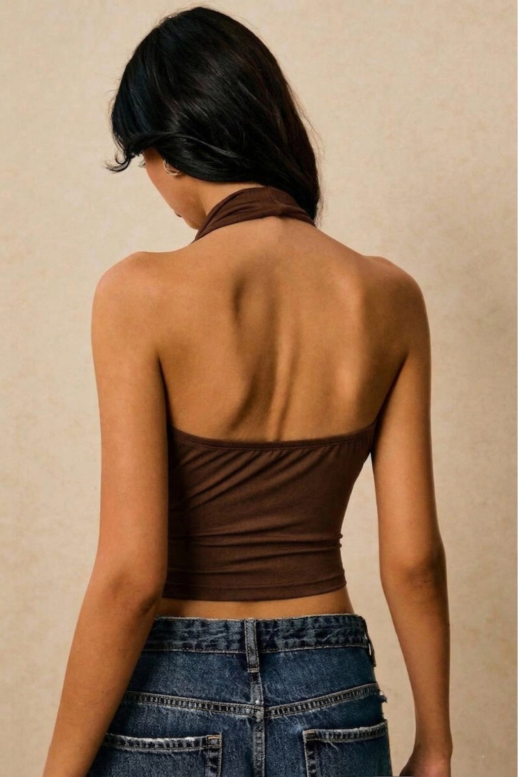 Degaje Yaka Aksesuar Detaylı Crop Bluz - Kahverengi - Görsel 2