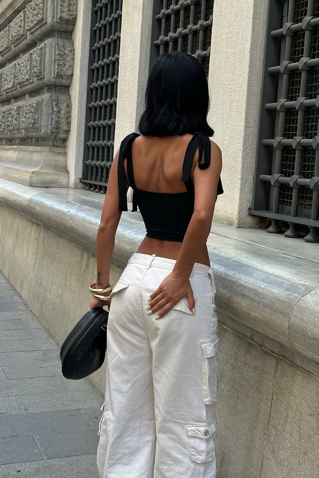 Fiyonklu Geniş Askılı Crop Bluz - SİYAH - Görsel 3