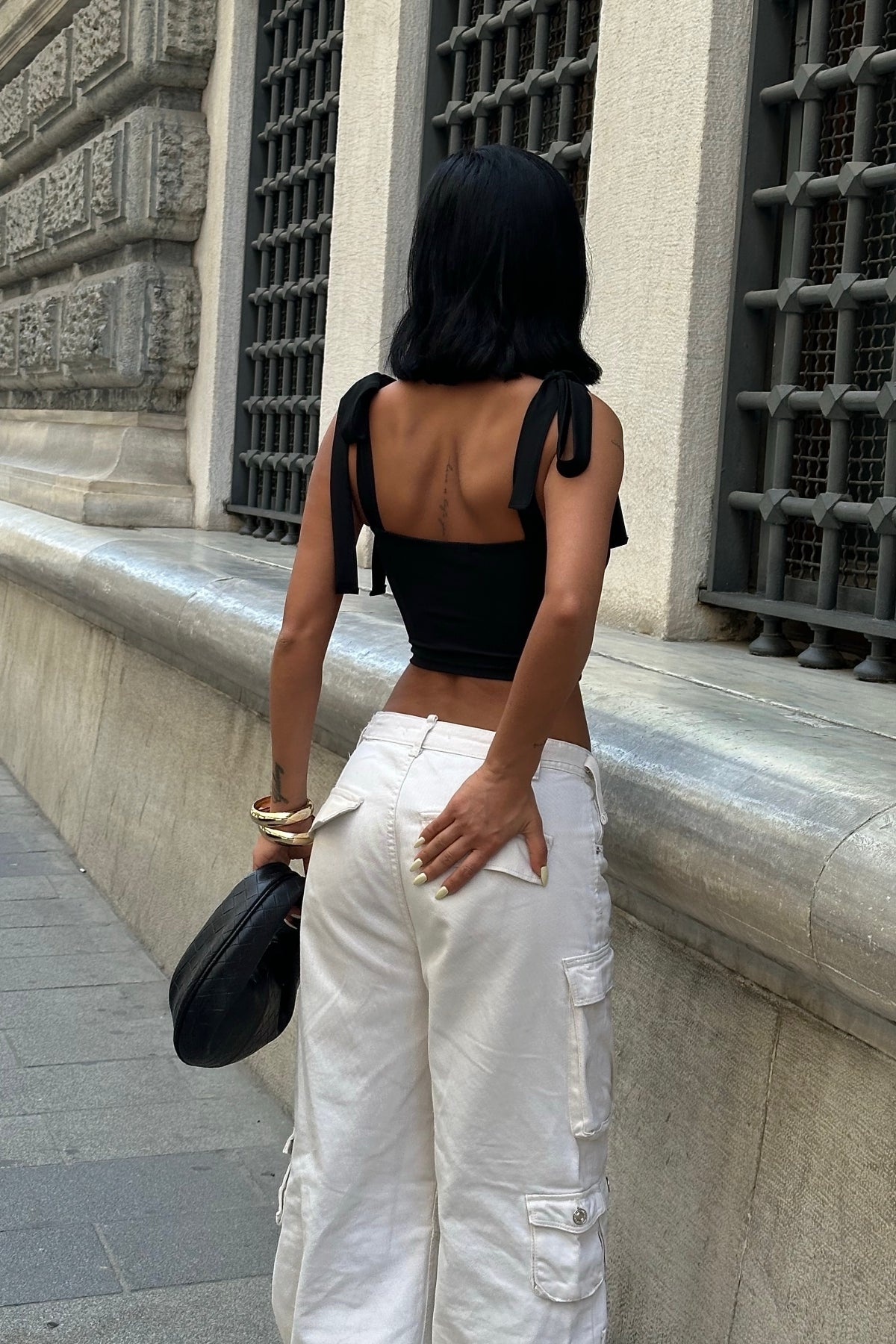 Fiyonklu Geniş Askılı Crop Bluz - SİYAH - Görsel 3