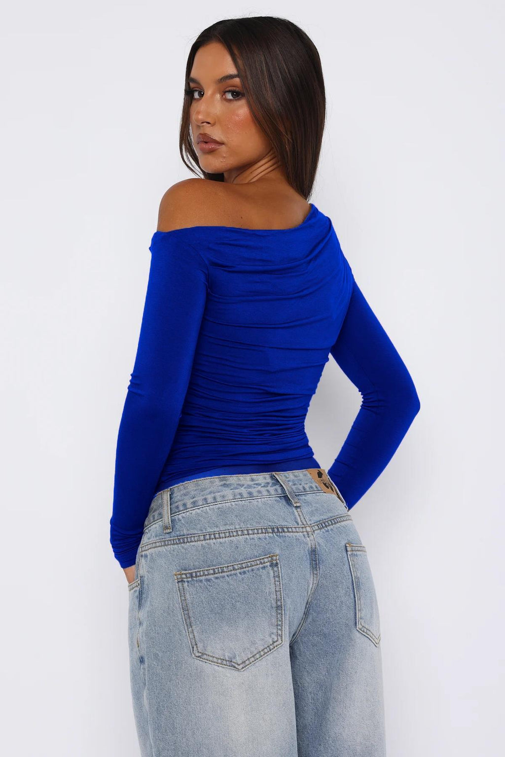2890 Saks Mavisi Düşük Omuz Büzgülü Crop Bluz - Saks Mavisi - Görsel 2