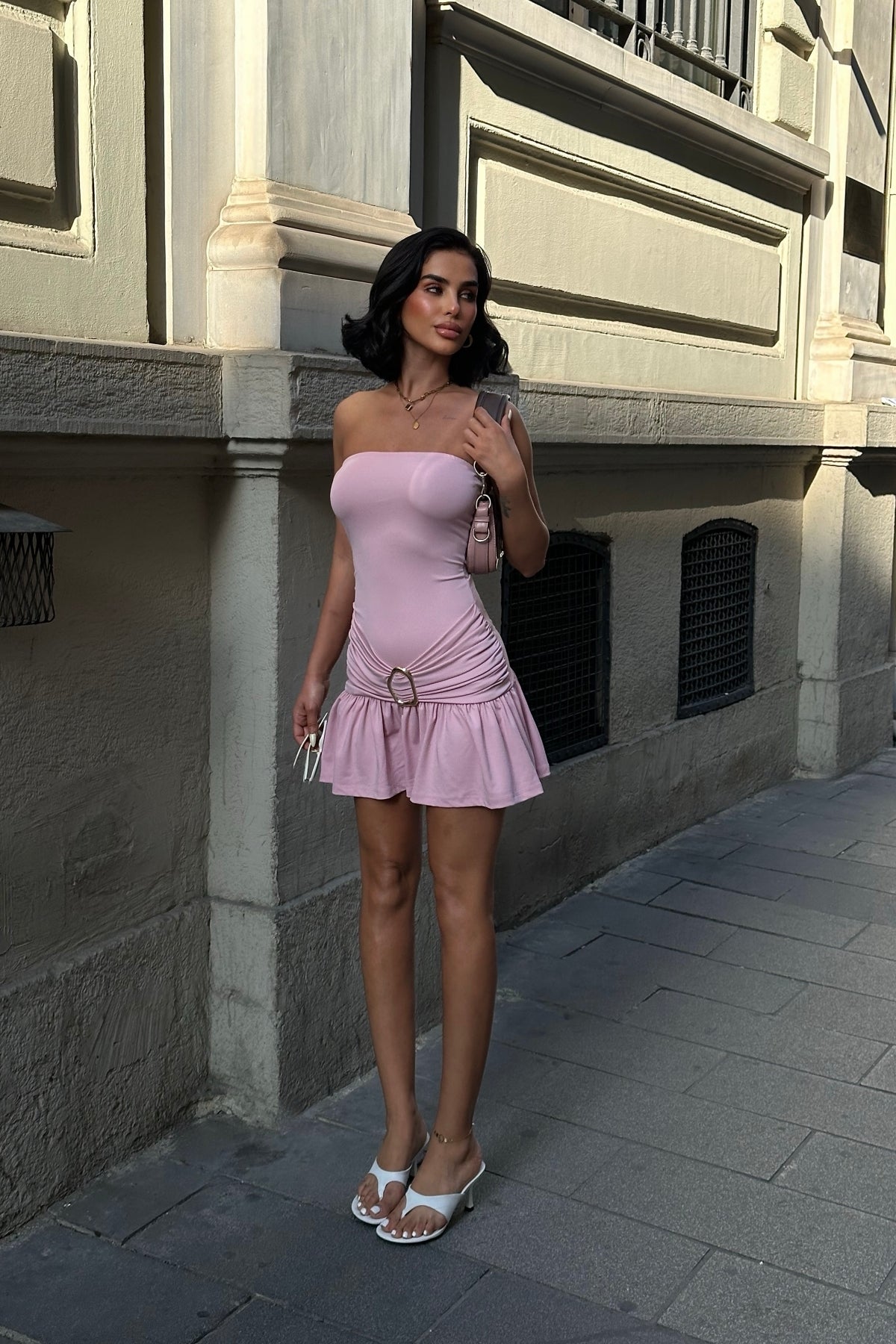 8056 AKSESUARLI STRAPLEZ BÜZGÜLÜ ESNEK KUMAŞ ELBİSE - Pembe - Görsel 5