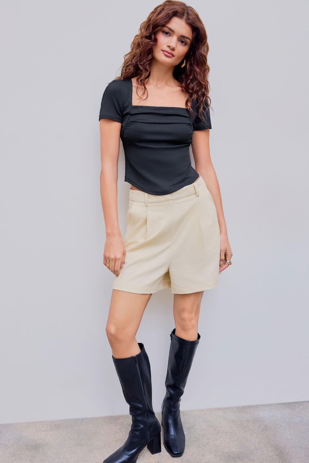 Siyah Fitilli Kısa Kollu Önü Büzgülü Crop Top - Siyah - Görsel 3