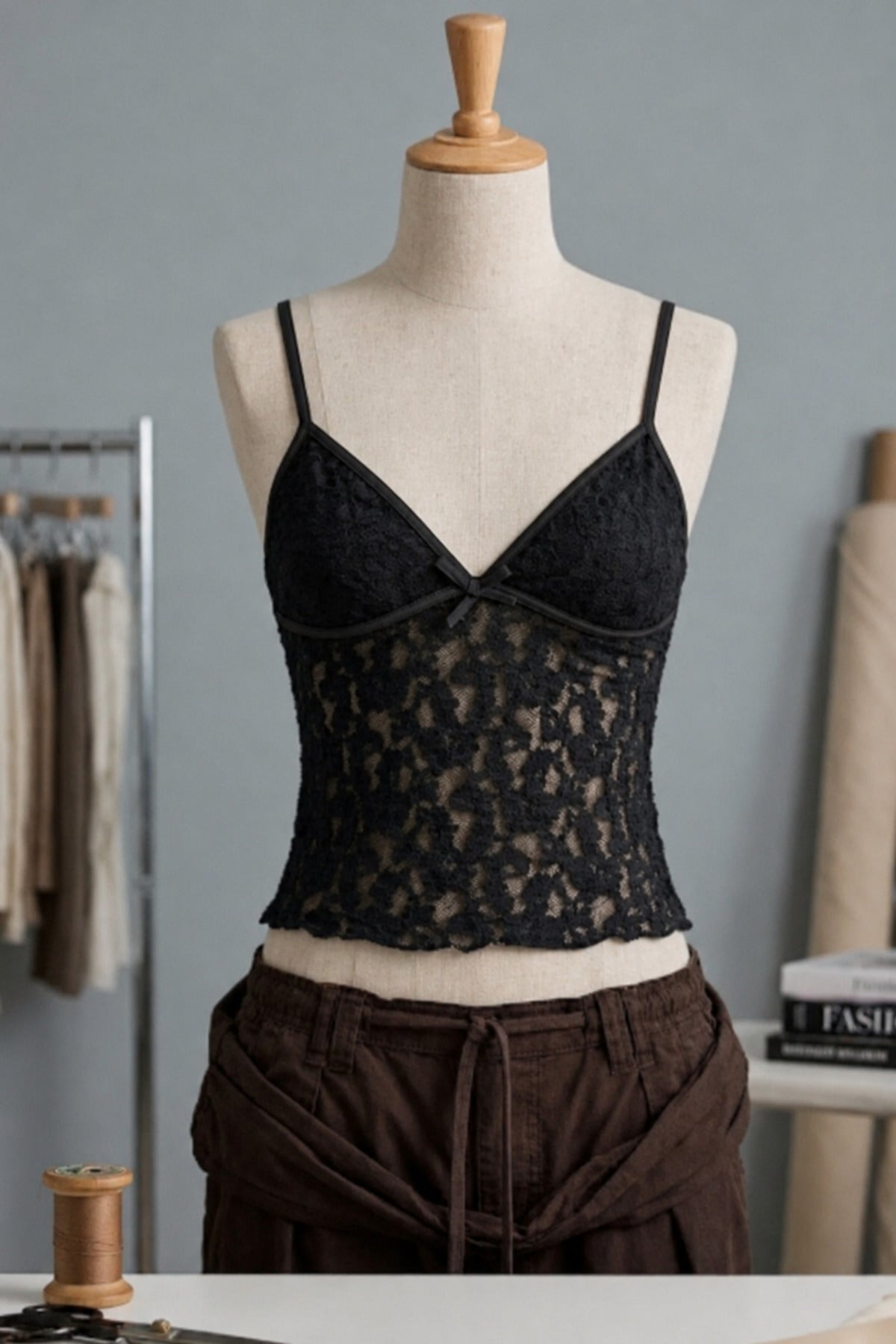 GÖĞSÜ ASTARLI ESNEK DANTEL CROP TOP BLUZ - Siyah - Görsel 3