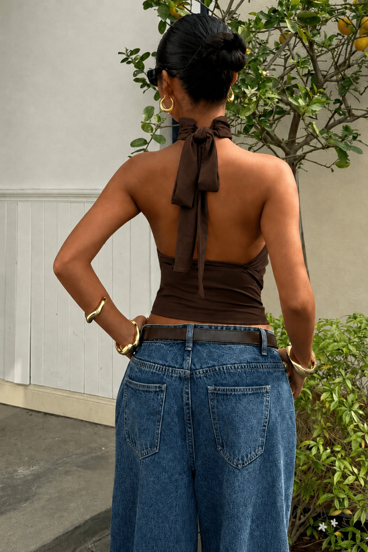 Bele Oturan Bağcıklı Esnek Crop top bluz - Kahverengi - Görsel 4