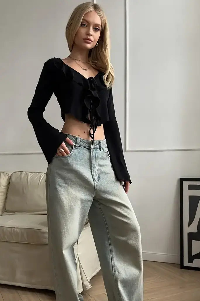 Volanlı Bağlama Detaylı Uzun Kollu Crop Bluz - Siyah