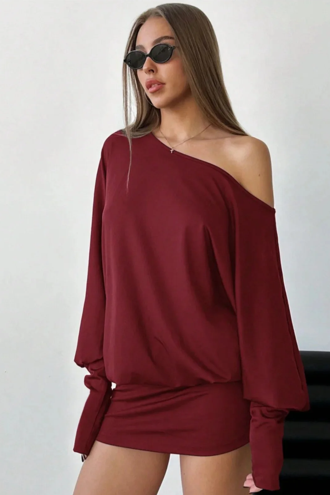 Omuz Detaylı Kayık Yaka Uzun Kollu Dar Mini Şık Elbise - Bordo